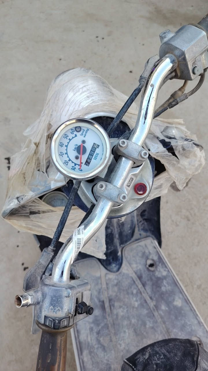 السلام عليكم اخواني للبيع دراجه عبد الحليم دراجه مال حاويه بس تاريكها محد يطلع بيها كلها شغاله سلف هندر كهربائيات كيج سرعه جاهزه بيها صالنصا، vمال قفاز صوتها يخبل السعى٣٥٠
رقم الهاتف ***********
مكاني حله مركز مدينه
