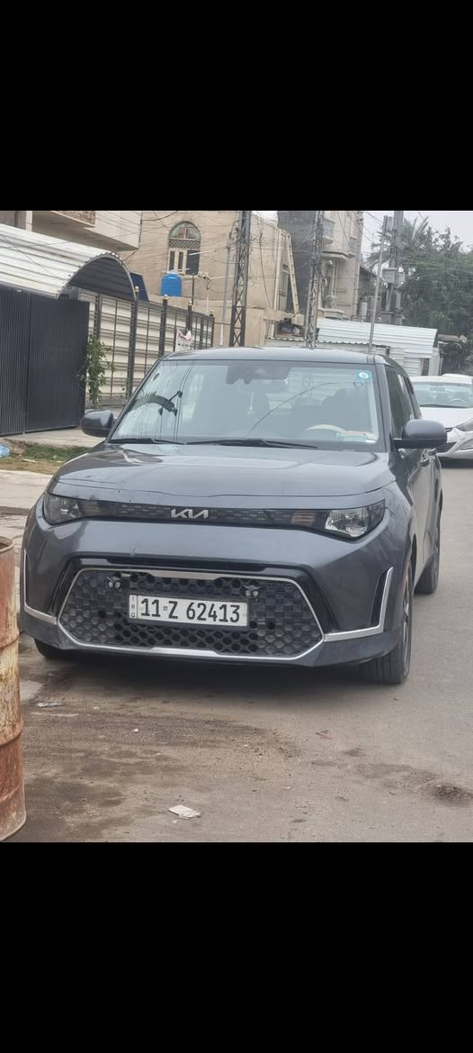 السلام عليكم ( بيع فقط )
كيا صول 2023 وارد امريكي
رقم بغداد انكليزي  باسمي شخصيا
برغي مبيها نقص 
اللون  فيلي 
حادثها باب السايق او جاملغين 
والبنيد عقجه بصيطه بي بس بدلته اذا اتريد القديم عندي 
صور الحادث  مرفقه في المنشور 
والباقي مكفوله 
المواصفات
ايرباك ستيرن وبردة طاك
محرك( 2000 )دوش 
ماشية ٥٢ الف ميل
حجر بيئة اصلي 
رادار امامي او خلفي او جانبي
شاشه كبيرة 
وضعيه قياده. سبورت وعادي 
فول تحكم ستيرن  
كاميرا دوارة   
كتلوكات شركة
سبير جديد منازل 
السيارة جديدة جدا جاهزة وكاملة 
العنوان : بغداد بلديات شارع شبكه الكهرباء شارع الشريط 
السعر :152
رقم الهاتف ***********
