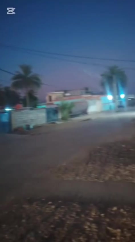 الدار البيع /عرض البيت ) 22)) طول البيت 46/
بيت يحتوي على مضيف 4x8
هول 4x5 / صاله 4x9) غرف عدد ثنين 4x5)) مطبخ 4x5
حديقه اما مية او حديقة خلفية مع صحيات او مطبخ خارجي 
مساحة الكل( 1012) متر) الرقم *********** (***********

