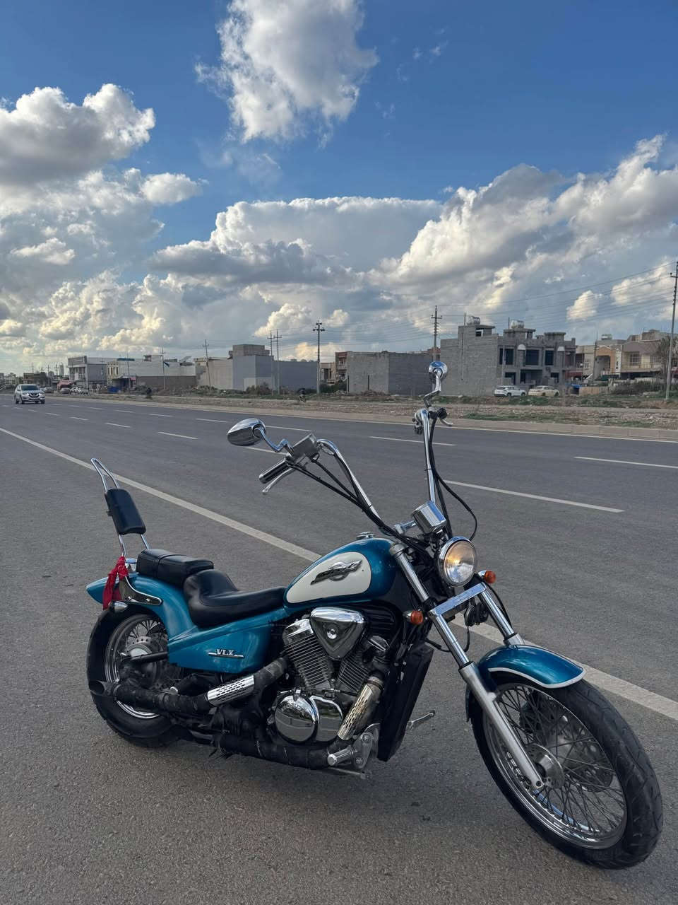 Honda steed 400cc
مەکینە کەپس 400cc
گزوز سپۆرت
سوکان چیکانۆ 
سیسی باڕی چۆپەر 
تایەکانی تازەن 
کارەبایاتی مەزبووتە و هەمووشتێکی ئیش دەکات. 
مانگێک نابێ کابرێتەی خاوێن کراوەتەوە و ڕۆنی گۆڕدراوە 
نرخ : ١٥$ و مامەڵە
واتساپ : *********** أربيل, العراق
