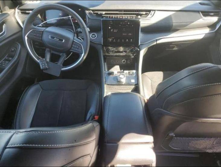 السلام عليكم جيب  شيروكي لمتدد 
2024 
Jeep Grand Cherokee 4Xe 2024
حجم المكينه : 2000  تيربو
الضرر  : جاملغ الايمن فقط 
الباقي كفاله عامه سيارة جديده 
فول مواصفات 1/1  عدا البانوراما 
5 راكب سيارة. 
الرقم بغداد تحويل سيارة 
#السعر : مناااااسب 
مكانها السيارة بغداد /الشعلة 
الاستفسار واتساب (***********)
