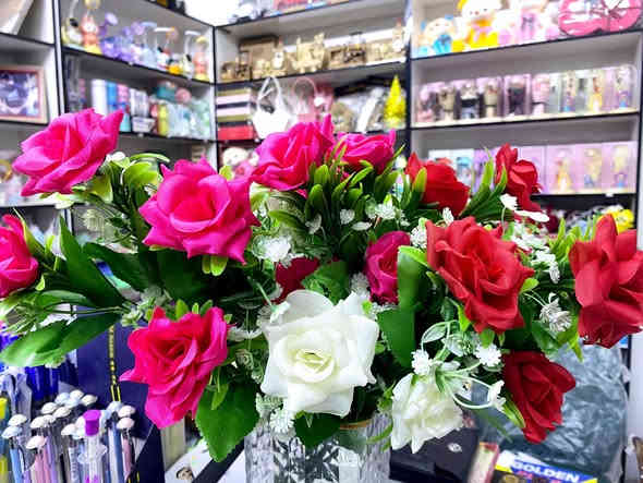 مسكات الورد الصناعي 💐

تتوفر بالوان واشكال مختلفة ومتنوعة وحسب الطلب ✨

الموقع / حي السفير مقابيل فلافل حمودي ابو العمبة 
واتساب ***********
تليكرام Abuther33
