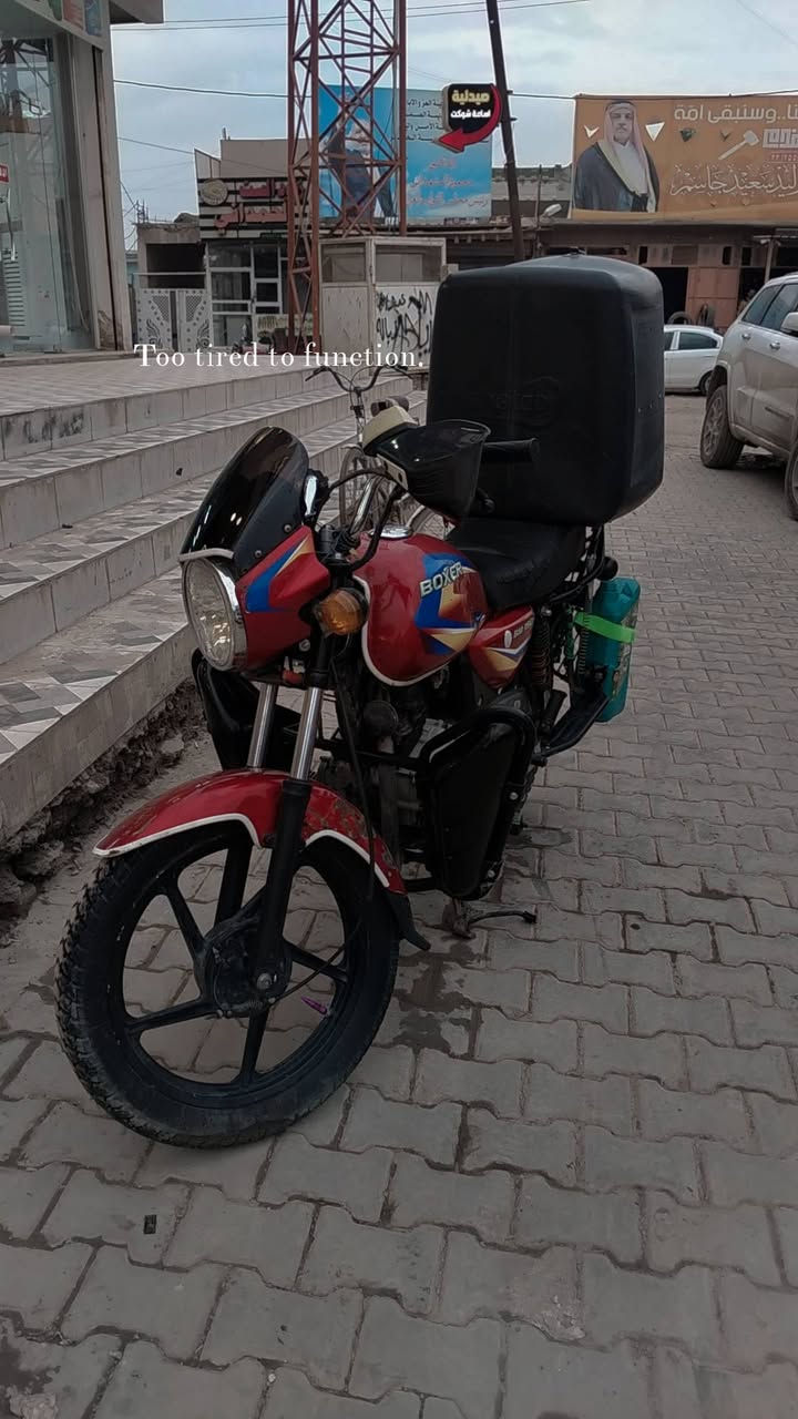 السلام عليكم )للبيع بوكسر موديل22 طالعه ب23 اوراق كامله مدفوع كمرك (تترقم ) محرك تجفيت شركه قبل شهر  كهربائيات كامله بدون نقص  سلف جديد تخم تاير جديد باتري جديد دراجه جاهزه ع فحص                                                      السعر:1200 مجال قليل                                                       العنوان :بغداد (الطارميه  )                                                                ***********
