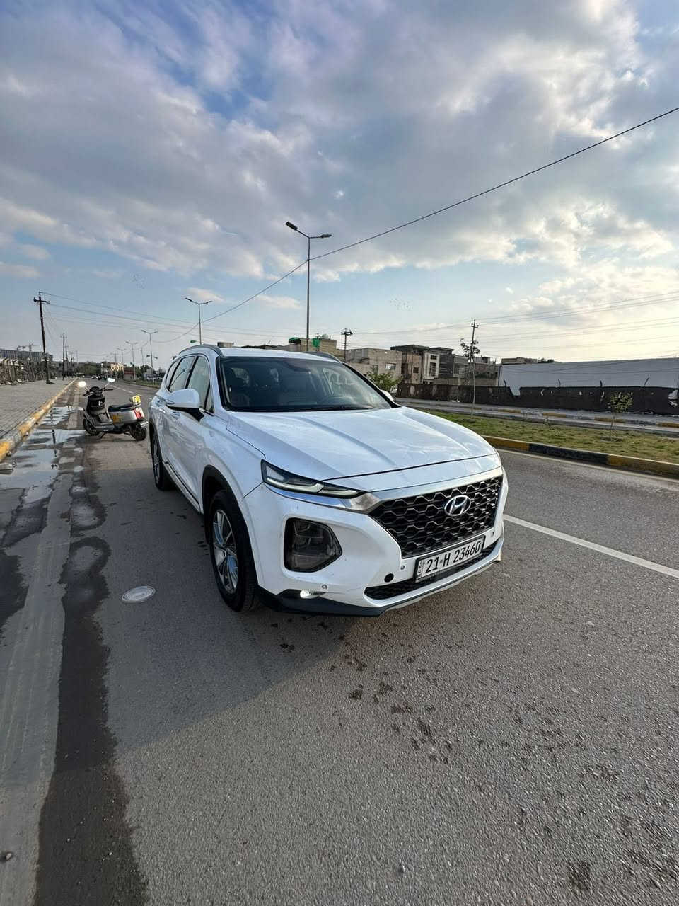 : “السلام عليكم، سيارة سنتافيه موديل 2019، (خليجي)4 سلندر، مكينة 2400، السيارة بها حادث بسيط، بنيد، تبديل أصلي، وبها ملاحظات بسيطة عند المشاهدة. ولتفاصيل أكثر، اتصل على هذا الرقم ***********
السعر 155 وبيها مجال بسيط
