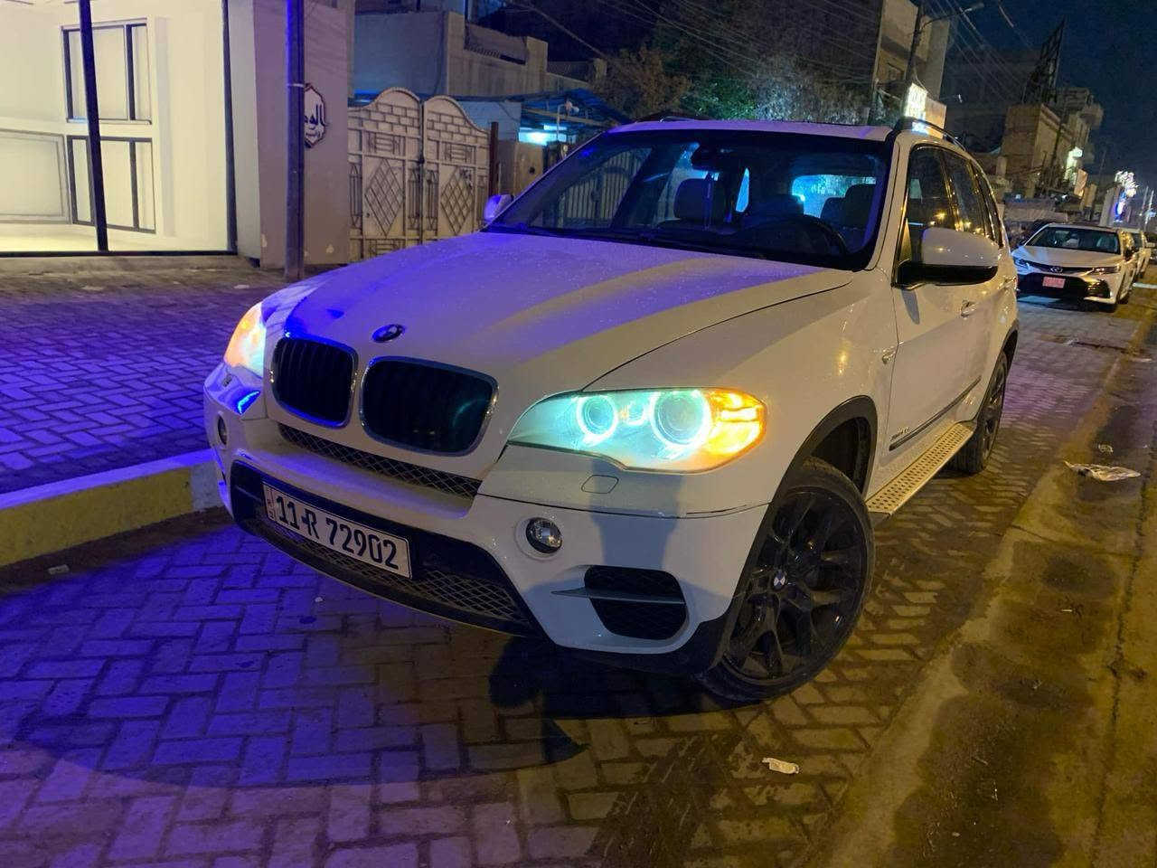 السلام عليكم 
للبيع او مراوس 

BMW   X5 
موديل 2013
وارد امريكي 
مكينه n55 المرغوب
ماشية 160 
(حادثه بالصور ناشره) 
بيه 3 قطع صبغ البجم مصبوغ واكو صورة ناشره مال معجون مصبوغة على كده فقط 

السعر:- 145 وبيه مجال 
مكانه:- بغداد الدولعي 
الرقم:- ***********
