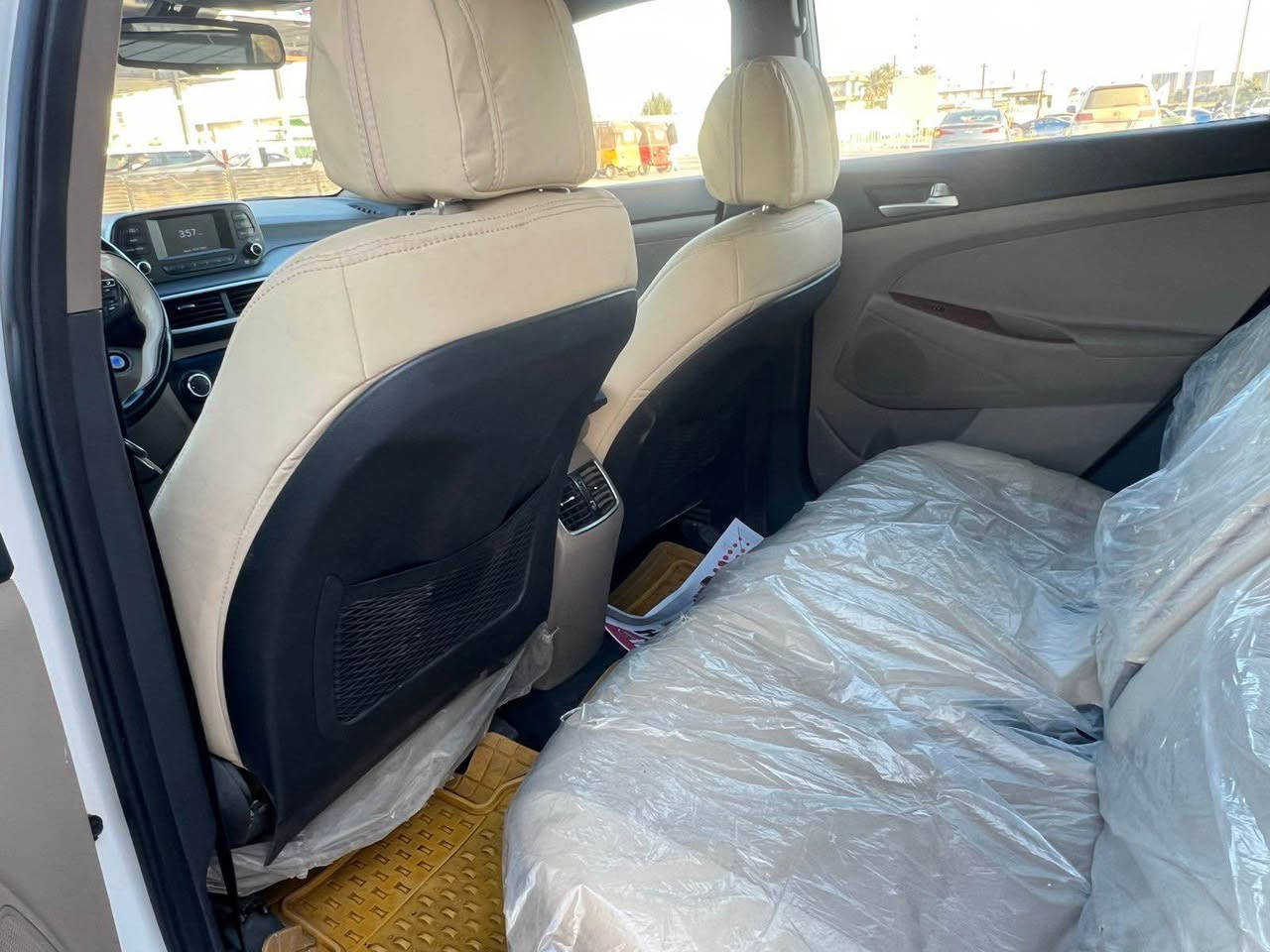 توكسان خليجي 19 فول مواصفات 
أبيع على حادثها الي بلصوره
مصلح محتاج صبغ 
ماشيه 150 
مواصفات 
بانوراما مري شفط حساس واير ليس شحن كشن كهرباء
محرك دوش 2000
بسعر 165 مجال بسيط 
شرط تحويل
***********
في بغدا د السياره سابقاً مكفوله خليجي اقره المنشور قبل لاتتصل محرك كير كفاله 
هاند بريك رجل بصمه ابواب وتشغيل ،، بغداد, العراق
