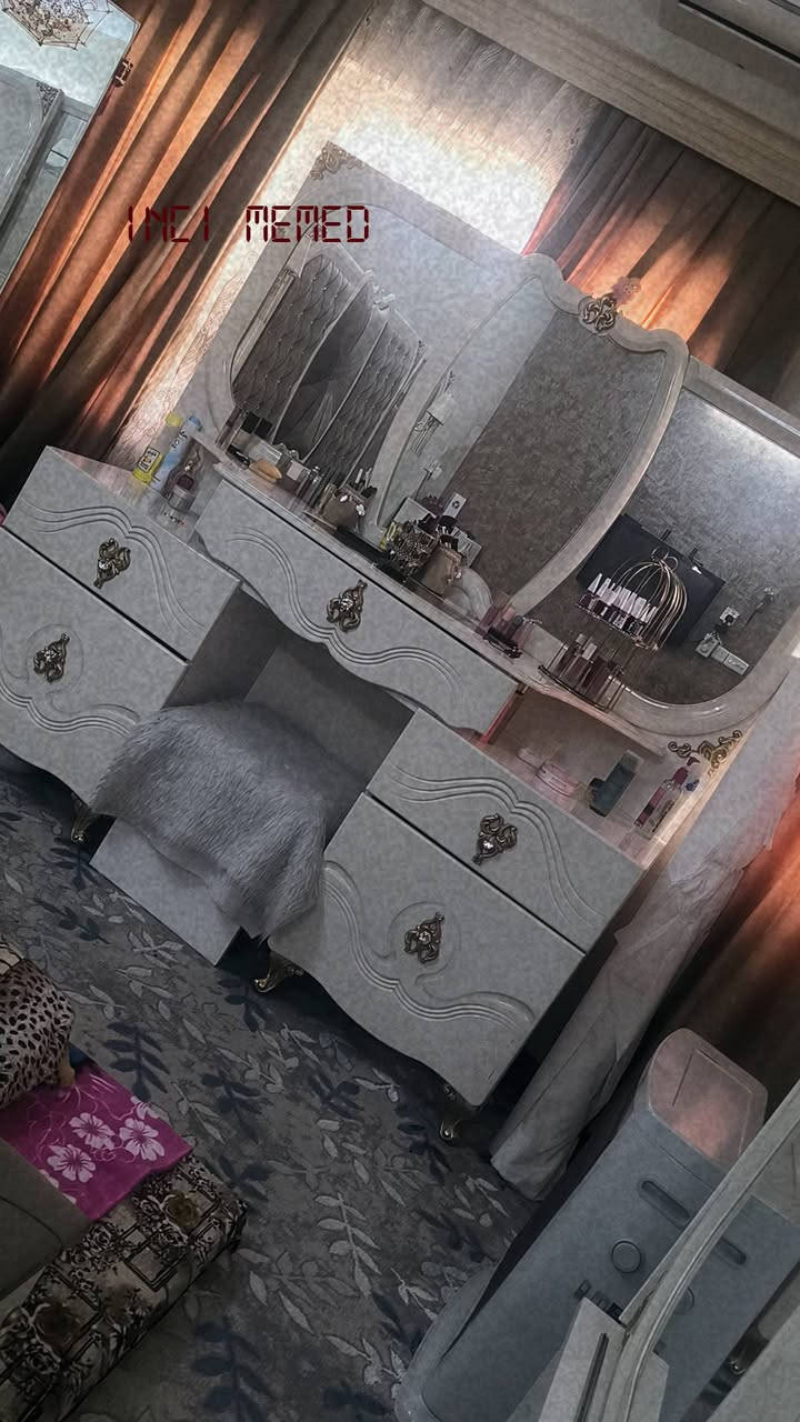 سلام عليكم غرفه نوم للبيع جديد كلش ونظيف حجم كبير سعره 750الف وبي مجال رقم ***********
