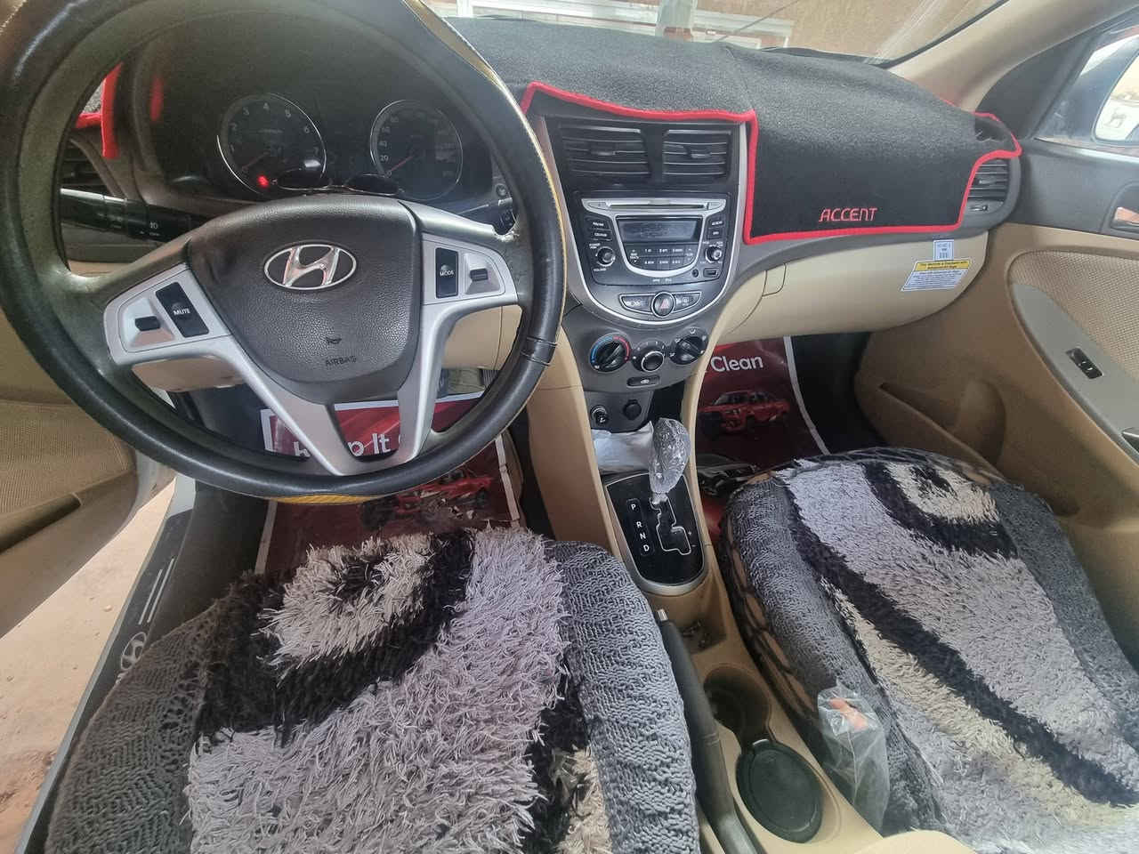 سلام عليكم..
للبيع اكسنت موديل ٢٠١٤ خليجى مواصفات رقم كربلاء دولى سونار على الخاص بيها محرك يحتاج كازكيت سعر ٩٥ ورقة وبيها مجال للاتصال ***********
