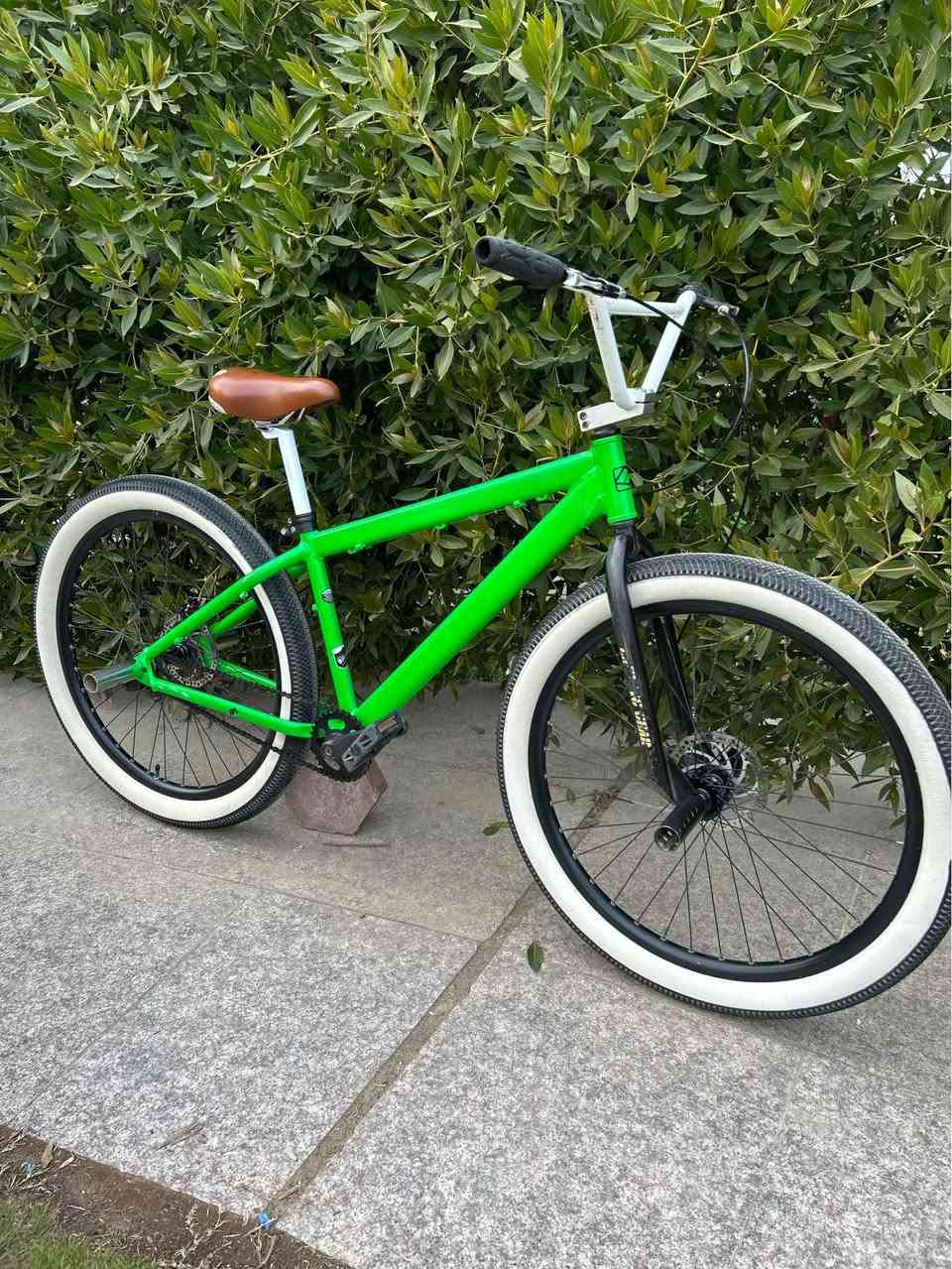 السلام عليكم💚
للبيع بايسكل BMX حجم 27.5 جديد 
مكينه امامي وخلفي سنكل كلش خفيف بلمشي 
بريكات دسك المعدن المنيوم بلكامل 
مساعدات امامي خلفي للحركات 
بطيخات بولبرن خفيف بلمشي 
كامل مكمل اي نقص مابيه 
مكاني بغداد حي الجوادين 
للاستفسار واتساب /*********** بغداد, العراق
