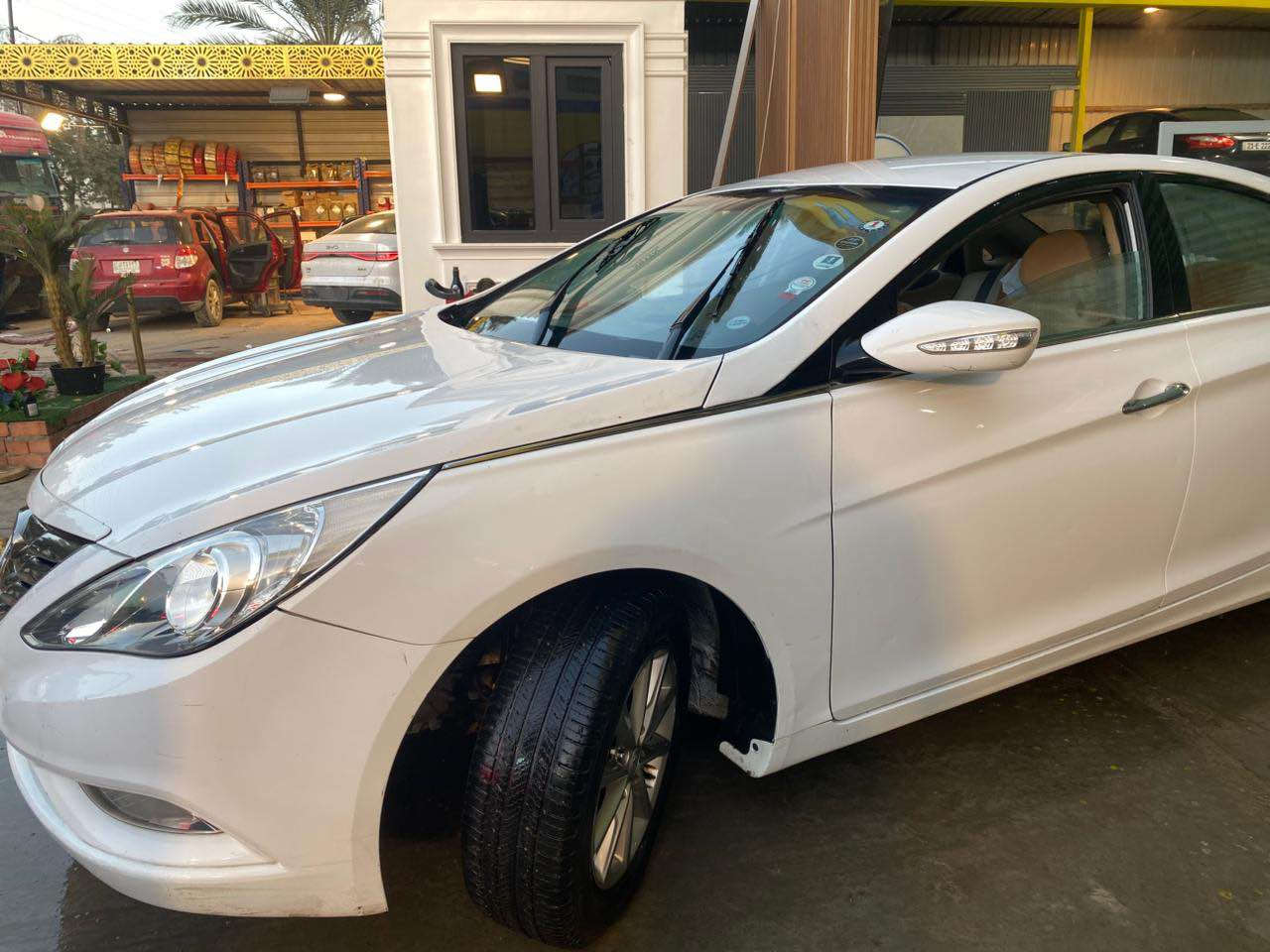 مكلف بالنشر
سوناتا 2012 خليجي مكفول ما عدا
بارد بالجاملغ الامامي عكس السايق وتكحيل 
السياره مكينة كير خير من الله ماشية 142 الف كيلو ترايها للبصره تروح وتجي
السياره متعوب عليها ومال جناي
صدر جديد
باتري جديد
ادامة للمحرك كاملة جديده
السياره كلش ناعمه ونظيف ومتعوب عليها رقم اربيل تحويل موجود
السعر 123 وبيها مجال 
التواصل على رقم الهاتف او الواتساب فقط مكلف بالنشر *********** بغداد, العراق
