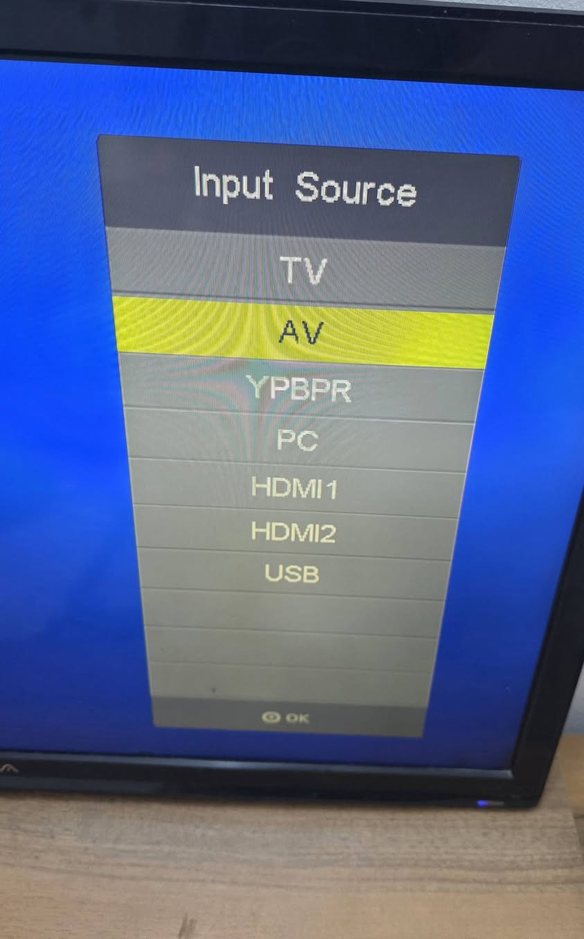 السلام عليكم 
شاشة حجم 32 بيهة كومة منافذ (قديمة و حديثة) 
بيهة AVIN AVOUT VGA HDMI×2 
RF منفذين للصوت و USB 5V
و منفذ ypbpr 
شغالة و وياها الريموت الاصلي 
مشكلتهة تطلع اللوان أخضر بالصور البيضة 
و اصفر بالصور الخضرة و هيج 
سالت محلات على تصليحها 
يكلولي ب15 الى 25 
المهم سعرها ب40 قفل 
توصيل ماكو الهة 
مكاني البصرا المعقل 
اكو فيديوهات للشاشة بالاخير


**إذا كنت صاحب هذا الإعلان وتريد حذفه لأي سبب، رجاءا أرسل رسالة إلى الدعم الفني**