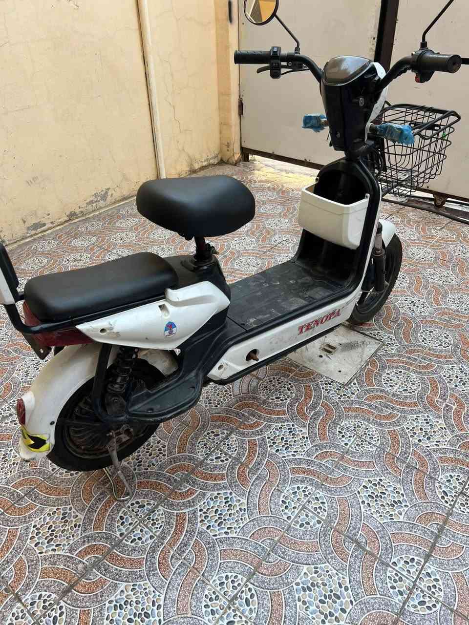 موطور شحن حجم 14 نضيف مابي شيء  4بطاريات نضيفات سرعة 35
سعر خاص ***********
