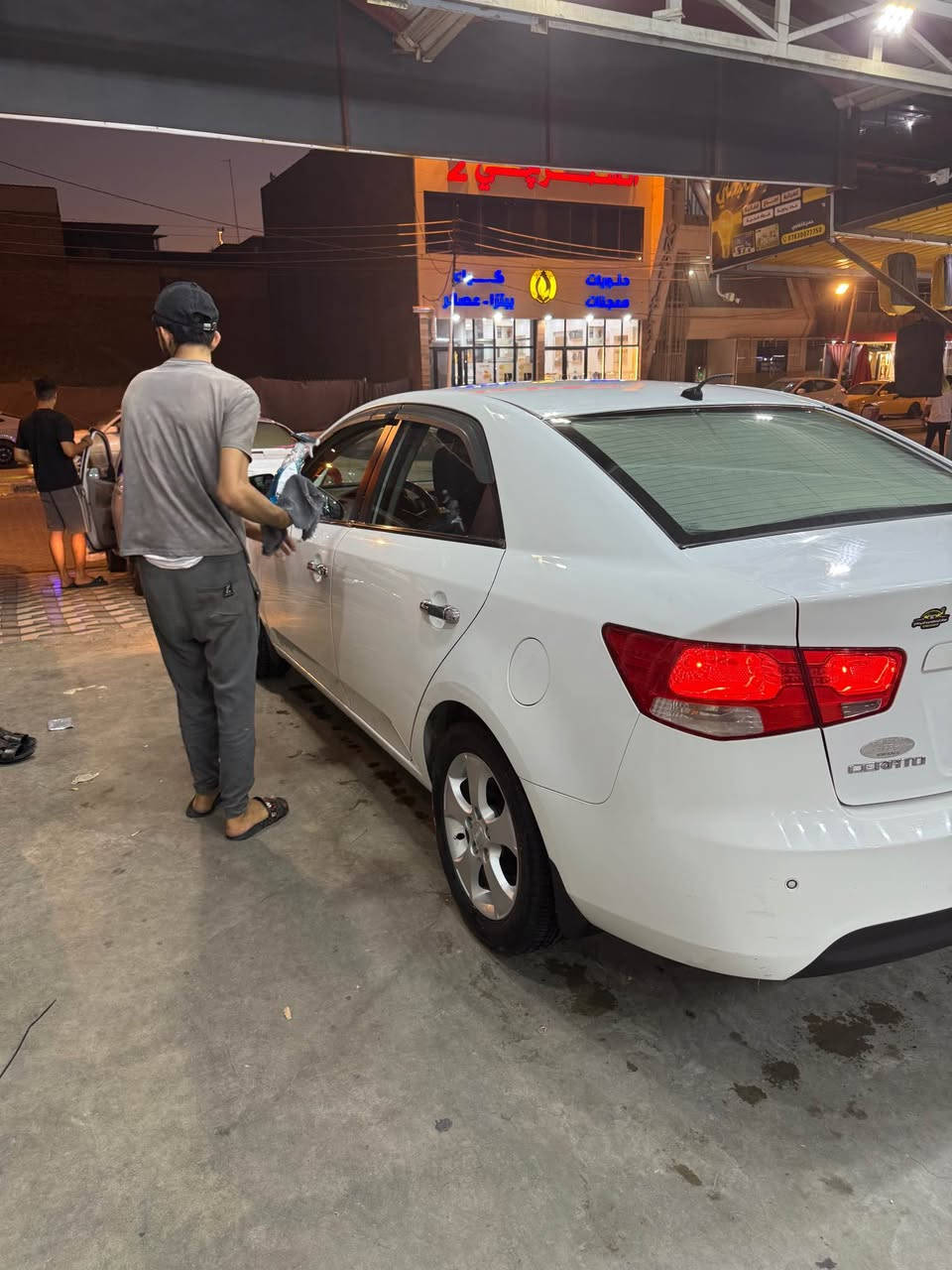 سيراتو 2010 مكفوله كفالة عامة من البارد و الصبغ و التبديل 
مكينة و كير و تبريد و تدفئة مكفولات السيارة جديدة بمعنى الكلمة فول مواصفات عدا الفتحة 
شاشة 
كامره خلفية 
اشاير بالمري 
تحكمات ستيرن 
داخل ماروني 

السعر 110 و بيها مجال للشراي 

للاستفسار 
*********** النجف, العراق
