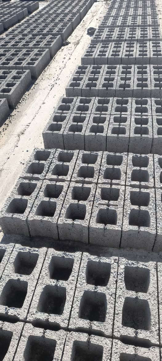 السلام عليكم  
بلوك ابو ٢٠ واصل داخل الزاب ٤٥٠ الف قالب جديد 
يوجد كرين  لنقل البلوك داخل الزاب وخارج 
وبلوك قالب جديد درجه اولى 
اتصل على الرقم ***********
