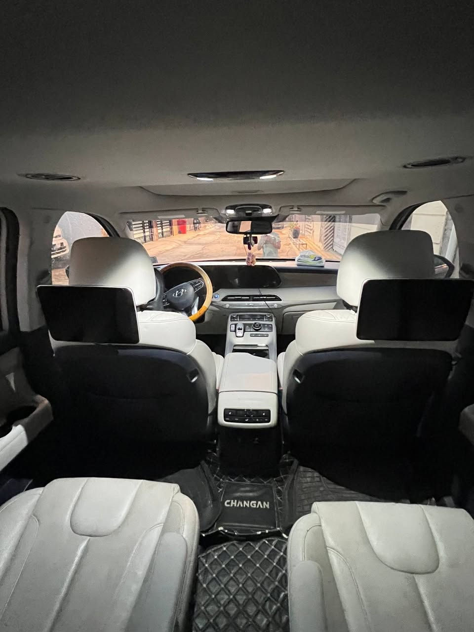 السلام عليكم هونداي بلسايد
موديل ٢٢
رقم اربيل 
اموصفات :تدفئه كشنات 
فتحة سقف 
كامره خلفيه 
سياقه ذاتيه 
رادارات 
اربع حساسات 
كشنات منفصل 
تحكم تبريد خلفي 
جنطه كهربائيه 
ڤي اي بي 
داخل بيجي 
رادارات مري 
نضام تسحلق 
سستم صوت 
دمام 
فورويل 
تخم تاير جديد 
تحكم ستيرن  
كشنات كربائيه  

السياره ماشيه ٦٠  
وارد امريكي  

للستفسار ***********
