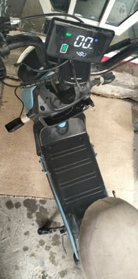 مبدل وشاحن جديد • يشحن 100% بساعتين • يمشي 4 ساعات