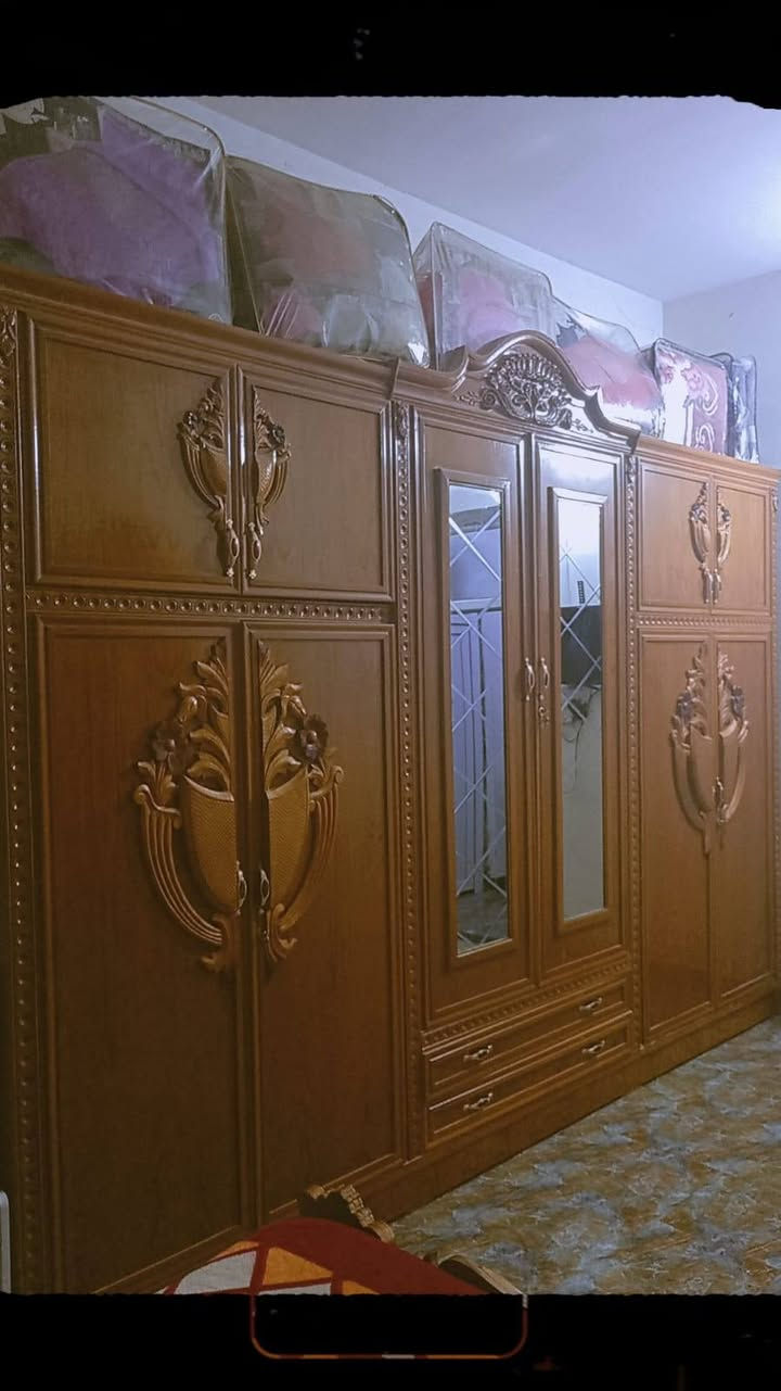 السلام عليكم غرفه اخشاب صاج حطاطه درجه اولى استخدام 8 اشهر فقط للبيع السعر (مليون و750) وبيهه مجال مكاني حي الجمهوريه قرب الكماليات *********** يتوفر واتساب
