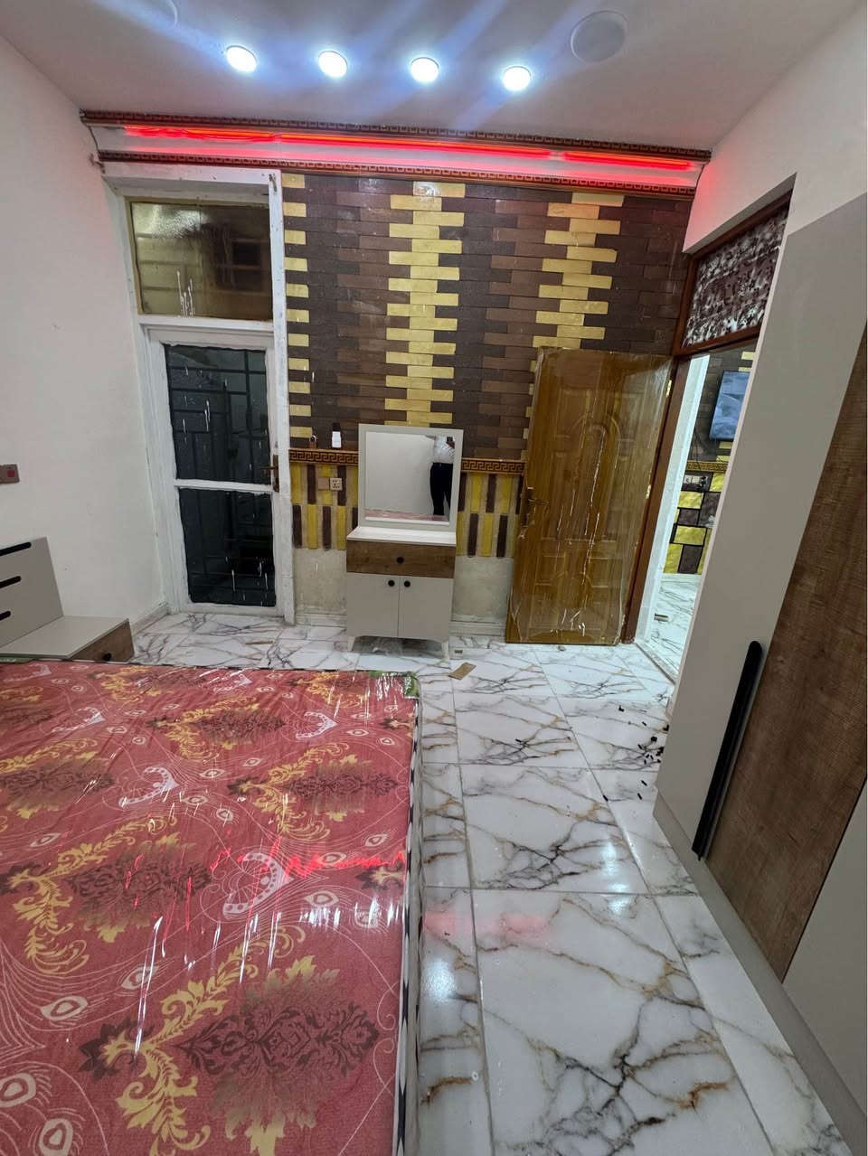 دار حديث بناء جديد للايجار مؤثث يحتوي 4 نوم 4 حمام هول و مطبخ مؤثث درجة اولى العنوان الزعفرانية حي الامانة لمزيد من الصور و التفاصيل الاتصال مع المالك مباشر بدون وسيط ( ***********/*********** سيد علي الحسيني
