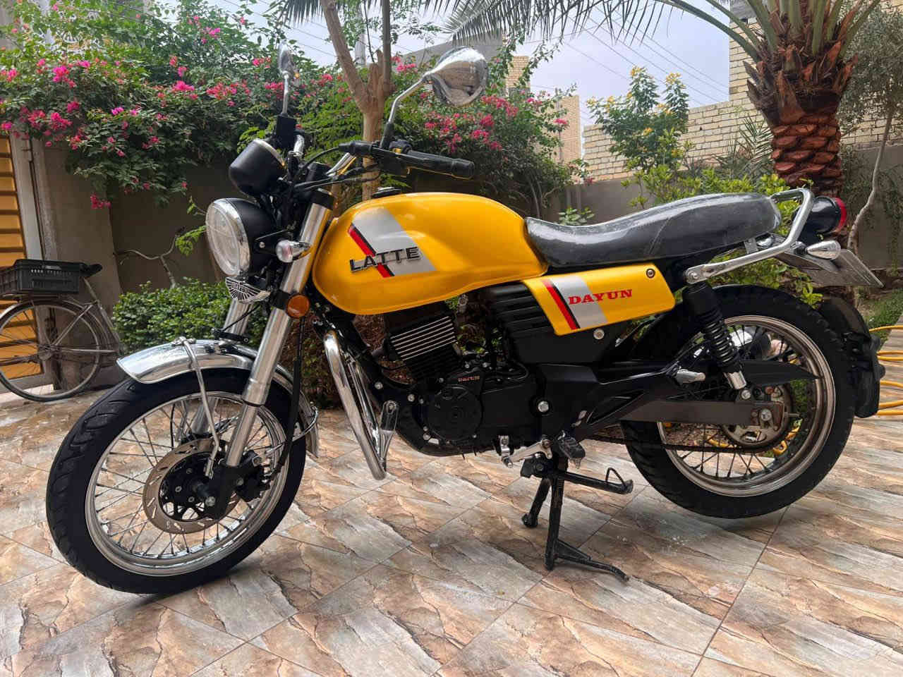 السلام عليكم 
للبيع فقط دايوان نفخ 
موديل 2022 
 رقم قادسيه (16) باسمي 
تحويل ثاني يوم
الدراجه مكفوله 
السعر 2500 مليوننين ونص
المكان ،الديوانيه
للاتصال ***********
