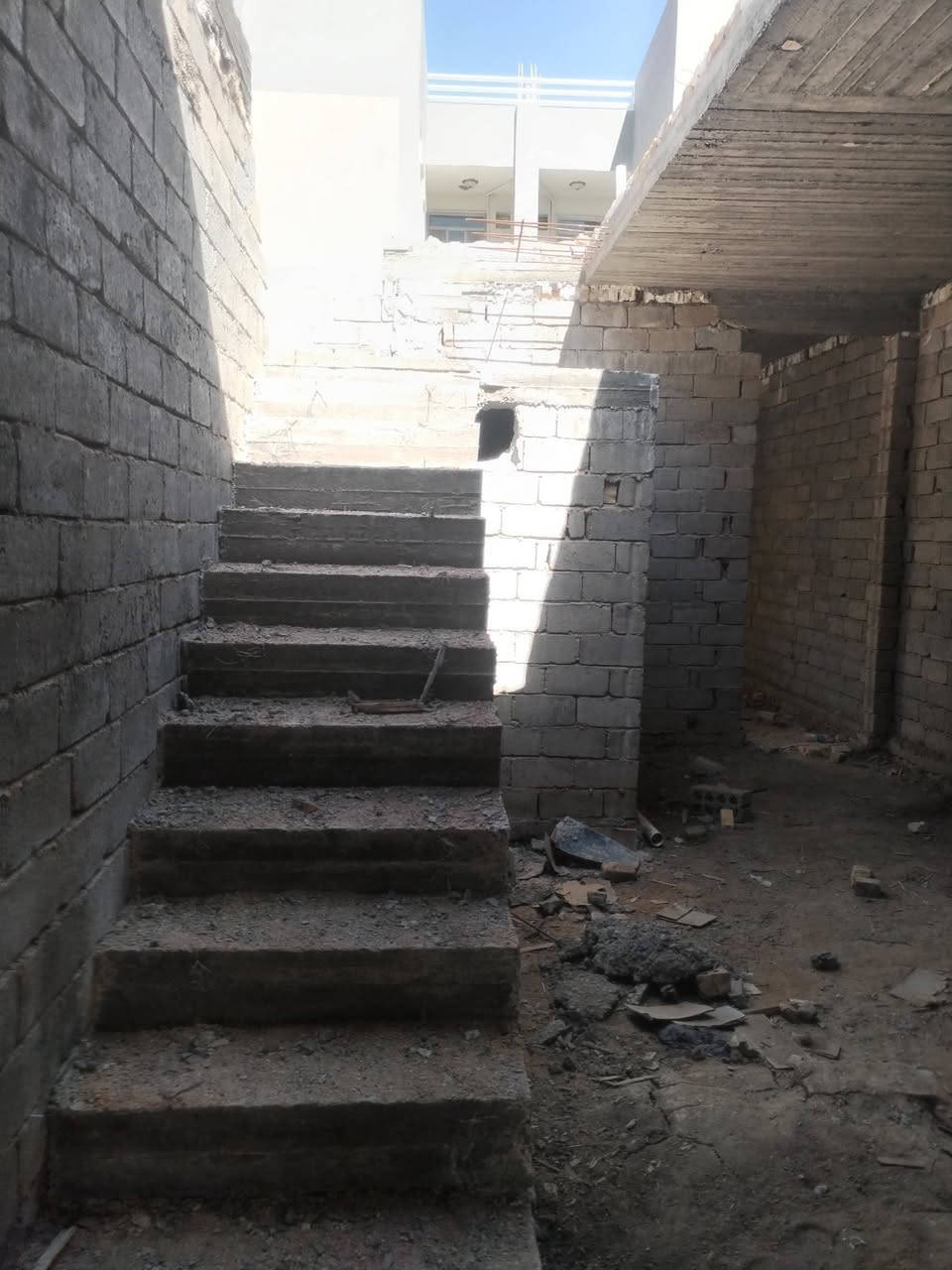 بيت ١٠٠م ابو غرق شارع الشقق السكنية قرب الحجز
زراعي سند ٢٥ بأسمي
السعر ٣٥ وبيه مجال
***********
