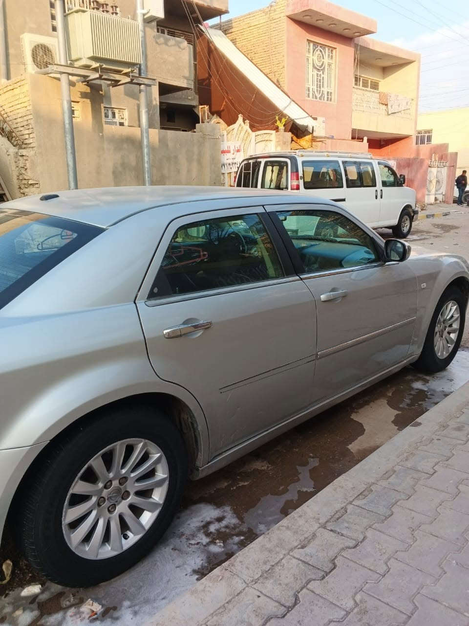 السلام عليكم اوباما موديل 2010اصل اربع چوكات كندية السيارة مابيها ضربة بيها رشات صبغ اثر خياس معروفة
 كير مكينة حدادية امامي وخلفي تبريد وتدفئة قطعتين
جاهزة السيارة 
العنوان العمارة 
السعر115 بيها مجال

***********
