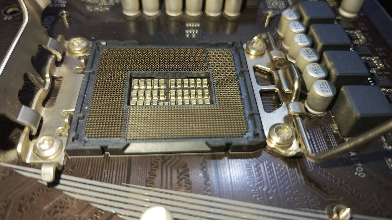 اخوان سلام عليكم 
كومبو كلش مرتب والمواصفات كلأتي

المعالج i5 12400f 
البورد H610M S2H من كيكابايت
الرامات 3200 16gb 2×8 من lexar 
وياهن فان من Snowman يجي بي لد على شكل رنه
وياه فانات عدد ثنين وثنينهن RGB

قطع مرتبه وحلوه وتكدر تشد عليهن اي كارت يعجبك
والبنات مثل مشوفون مواسه لان ما فاتح معالج اصلا
بس حتى اصوره الكم وتشوفهن 

اي استفسار تفضل خاص وتدلل


**إذا كنت صاحب هذا الإعلان وتريد حذفه لأي سبب، رجاءا أرسل رسالة إلى الدعم الفني**