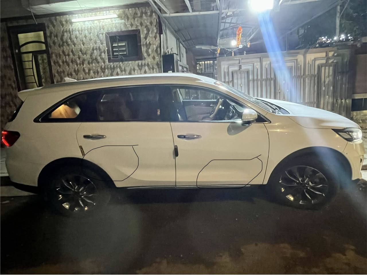 سياره سورنتو موديل 2020 خليجي سته سلندر
ماشيه 70 الف كيلو
فول مواصفات ماعدا بنوراما
سبعه راكب سياره نضيفه مال بيت 
بيه شخط ماشره عليها بصور  رقم بغداد انكليزي هزه جديده 
تحويل ثاني يوم 
سعرها 265 ورقه وبيها مجال
مكانها بغداد الاعظميه
 رقم ***********
