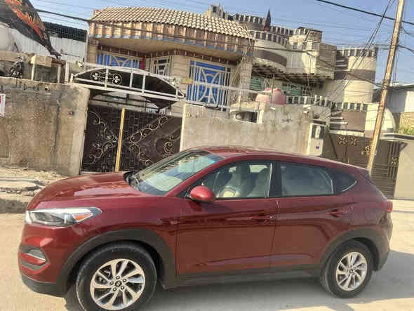 السلام عليكم توسان موديل 2018 بعده جديده للبيع 
أمريكي موصفات عاديه ماشيه 38 ألف 
بيهه صبغ باب وباردين ع كد أربع أصابع 
170 وبيهه مجال 
 مكان بغداد جميله ***********
