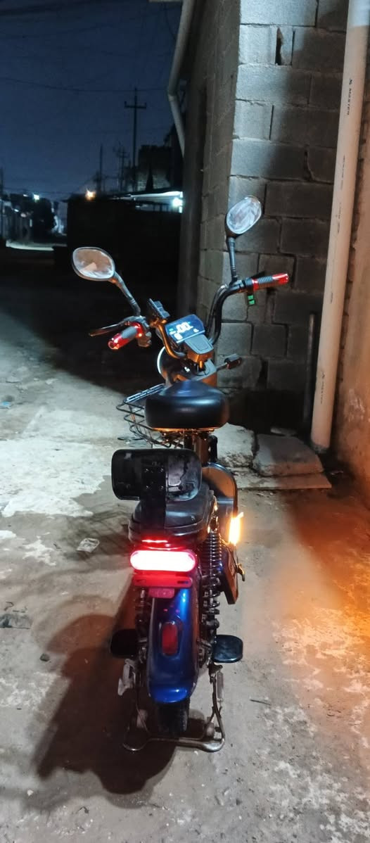 السلام عليكم عندي دراجه شحن دراجه جديده ما بيهه شي كامله مكمل وصالي شهرين من ماخذهه السعر 250العنوان بغداد الحبيبيه قرب صيطره وليد ابو الكص للستفسار***********
