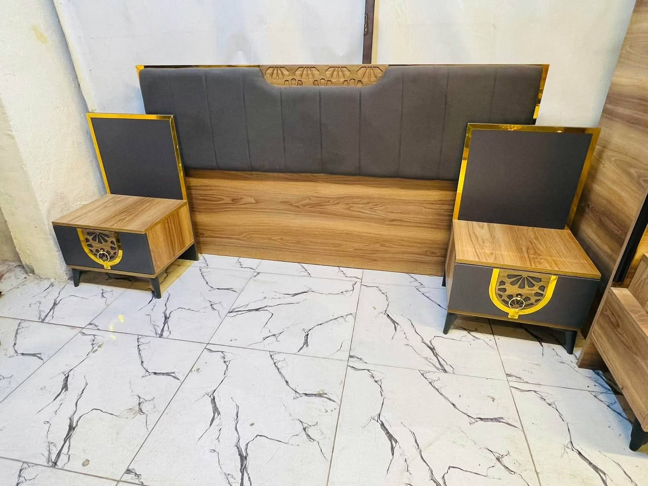 غرفة نوم مستعملة🇹🇷
 نضافة💯بل 💯 أخت الجديدة 
عدد القطع / 5
نضام / أبواب 💢 
سعرهة 500🔒
شد ونقل داخل بغداد مجاني🚛
يوجود توصيل محافضات
هدية 🎁 طابورية اضافية


**إذا كنت صاحب هذا الإعلان وتريد حذفه لأي سبب، رجاءا أرسل رسالة إلى الدعم الفني**