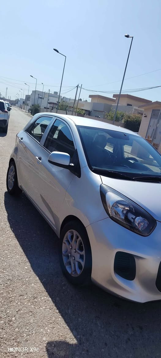 السلام عليكم سياره كيا بيكانتو للبيع موديل 2016و السياره عل وضع الشركه السعر 98$  بيها مجال بسيط سياره باسمي رقم سليمانيه هزه جديد سنويه لحد 2030 ( لبيع او مروسة باكسنت موديل 19 او 20)/ مكلف بنشر اني  الرقم صاحب السيارة  *********** كركوك, العراق
