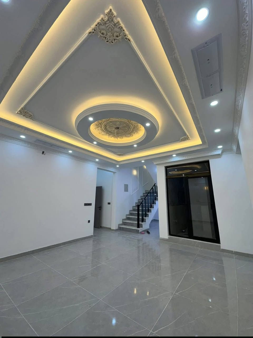 #السلام عليكم ❤️
#دار للبيع تكريت الديوم 
#منطقة التوحيد 
#مساحه ٢٠٠م  ١٠×٢٠
#شارع ١٥
#طابقين ٤غرف نوم
#صاله استقبال مطبخ 
#نضام انترنيت كامرات 
#سحب مغربي
#الوجه حلان 
#السعر ١٨٥مليون وقابل للتفاوض. 
#للأستفسار الأتصال
***********
***********
#مكتب أرض الأحلام للعقار #تكريت #شارع #الأربعين #قرب #فندق #بلازا #نستقبل #عروضكم #بيع وشراء #الاراضي #والدور #السكنية #وتجاريه في #تكريت #وجميع #محافظات #العراق
