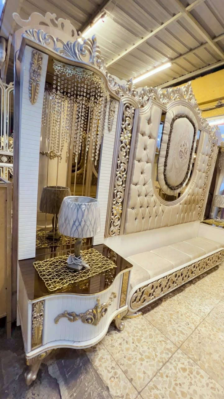سلام عليكم عندي غرفه اللبيع ملكي 9قطع الغرفه نضيفه وما بيه اي ضرر سعر مليون ونص متواجد فيس وتساب ***********
