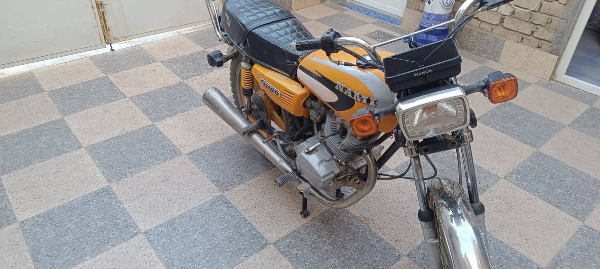 السلام عليكم دراجه للبيع سافان مديل ٢١.كهربائيات شغاله كلها  دراجه كلك كلك سعر ٤٥٠ مكاني شطره


**إذا كنت صاحب هذا الإعلان وتريد حذفه لأي سبب، رجاءا أرسل رسالة إلى الدعم الفني**