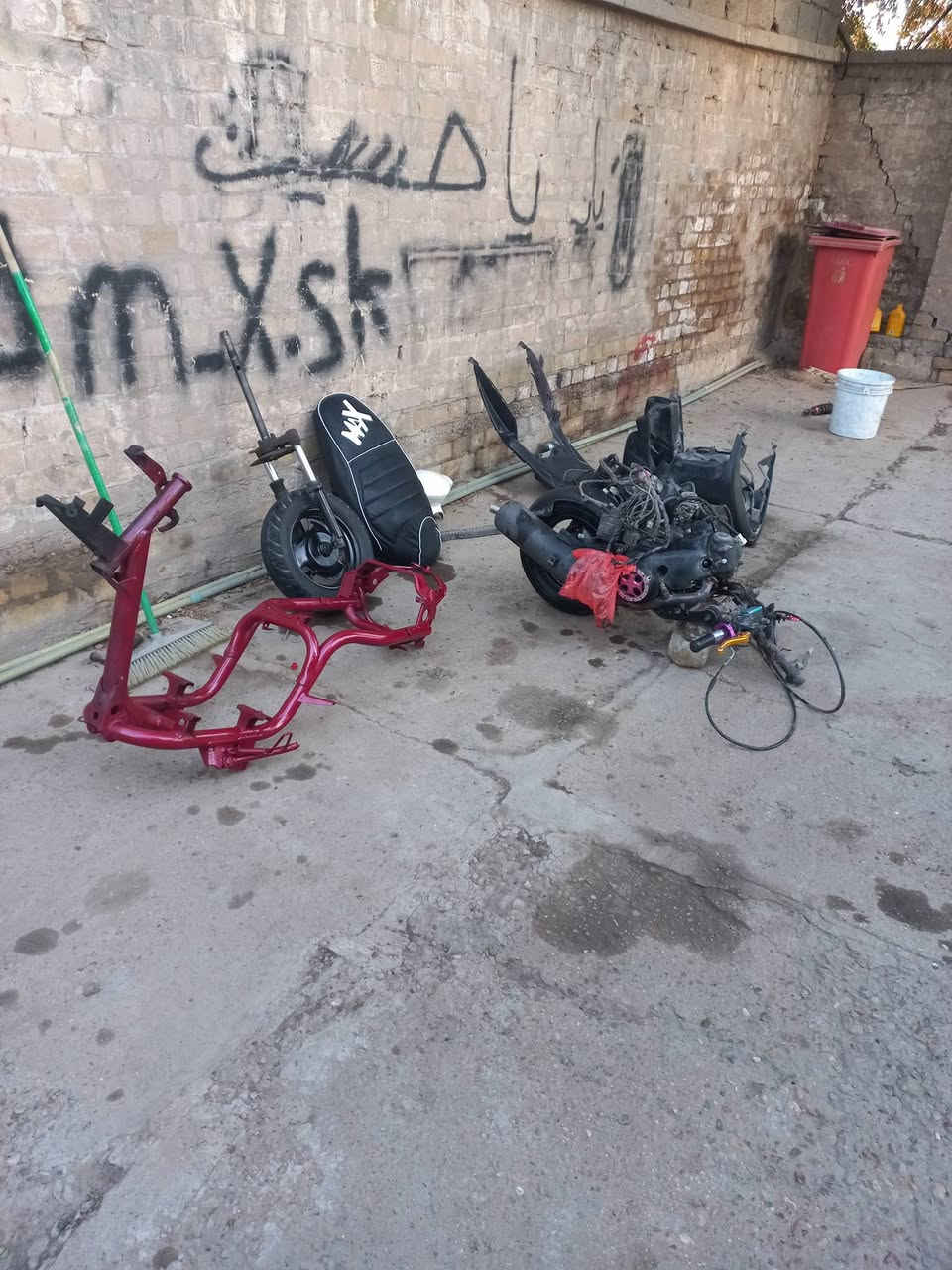 سلام عليكم شباب عدي ماكس ولفين اكبار اريد امراوس بيراني حربيه يكون بغداد اهمشي دراجه شلعه ومعدل بيهه اكلجات رياضي وصالنصه صجميه وبينه تاير رياضي وبينه يدات ابريك رياضي وقبل عنبار وبوشه رياضي ما اعرف اسمها بيهه كتابه وكور ابو لطرر وبينه روحه مثلث وبينه غراض بيهه هواي  امراوس الماكس 55او ابلادي  حسب لقناعه متواجد فيس رقمي ***********
