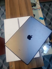 ايباد 9 للبيع ذاكره 256 بطاريه 87% ملحقاته كامله بعده داخل ضمان الشركه...