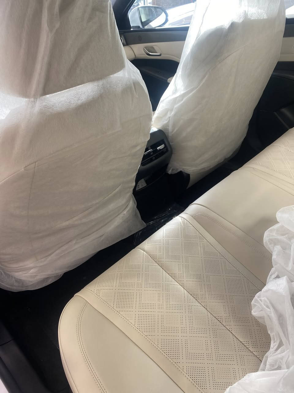 🚗 للبيع
BYD Qin Plus – موديل 2025

🌍 المدينة –  بغداد – البياع الشارع المميز /شركه اريج نينوى 

•   🛣️  المسافة المقطوعة    - زيروووو  
------------------------------------------------------------ 
💰 السعر:        علق بي واي دي او Qin Plus او 2025 او BYD او الاتصال على : ***********/حسن 

وسوف يتم الرد على الخاص برسالة بالسعر ورقم البائع 
✅ المواصفات :

📆 الموديل: 2025 
⚙️ المحرك: 1.5 لتر
📏 الممشى: زيرو
🌍 الوارد: صيني
🛡️ الضمان: كفالة
🛞 الويل: 16 إنج

• نظام هايبرد اقتصاديبنزين + كهرباء 
• شاشة لمس كبيرة متعددة الوظائف
• دعم Apple CarPlay / Android Auto
• كاميرا خلفية مع حساسات ركن
• تحكم مقود متعدد الوظائف
• نظام تشغيل بصمة / زر تشغيل
• مكيف أوتوماتيك بتحكم رقمي
• نظام ثبات إلكتروني ESP
• مانع انزلاق TCS
• نظام المحافظة على المسار
• نظام تنبيه النقطة العمياء
• رادار أمامي للتصادم والتنبيه المبكر
• مثبت سرعة ذكي
• مقاعد مريحة بتصميم رياضي
• نوافذ ومرايا كهرباء
• نظام فرامل ABS + EBD
• وسائد هوائية متعددة
• إضاءة LED أمامية وخلفية
• قفل مركزي + إنذار
• وضعيات قيادة متعددة (Eco / Normal / Sport)
• استهلاك وقود اقتصادي جدًا
• عزل صوت ممتاز داخل المقصورة

#للبيع #سيارات_للبيع #سيارات #بغداد_سيل
