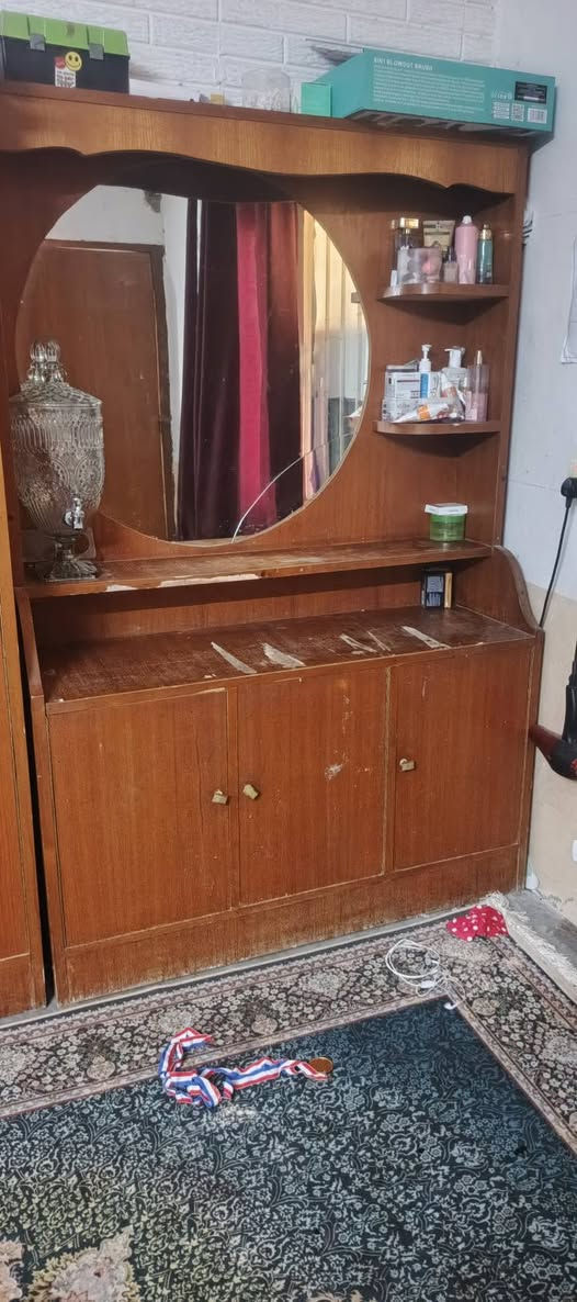 غرفه نوم للبيع ***********
