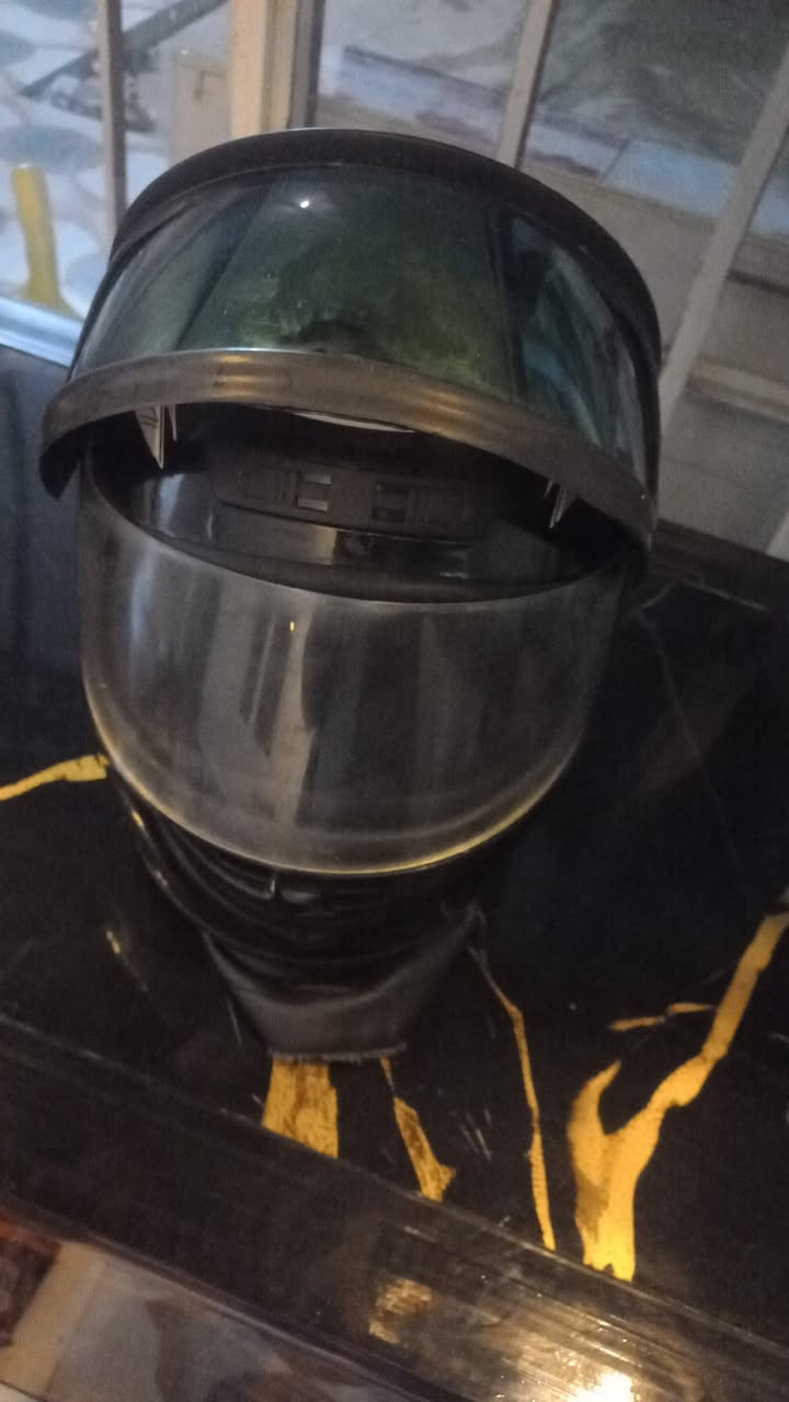 السلام عليكم عندي هاي الخوذه للبيع قيم واخذها ***********
