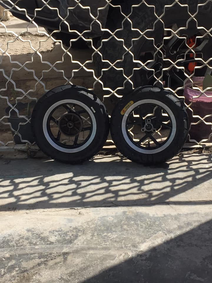 ويالة ماكس عنكبوت وياهن تايرات جيلاتين السعر ٤٠٠ الف وبيهن مجال مكاني بغداد جديدة ***********
