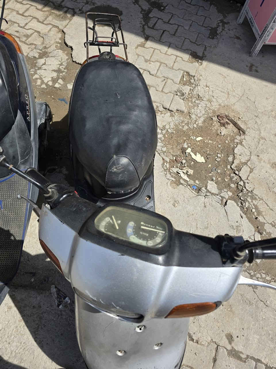 سلام عليكم شباب بطه نضيفه وحله شوفت عينك دراجه بس باتري عوزها كله شغال شلعه ونعومه حلوه دراجه شراي يخابرني او خاص            (((***********)))                                                                             ((كربلاء يم مستشفى لعباس هلي ))
