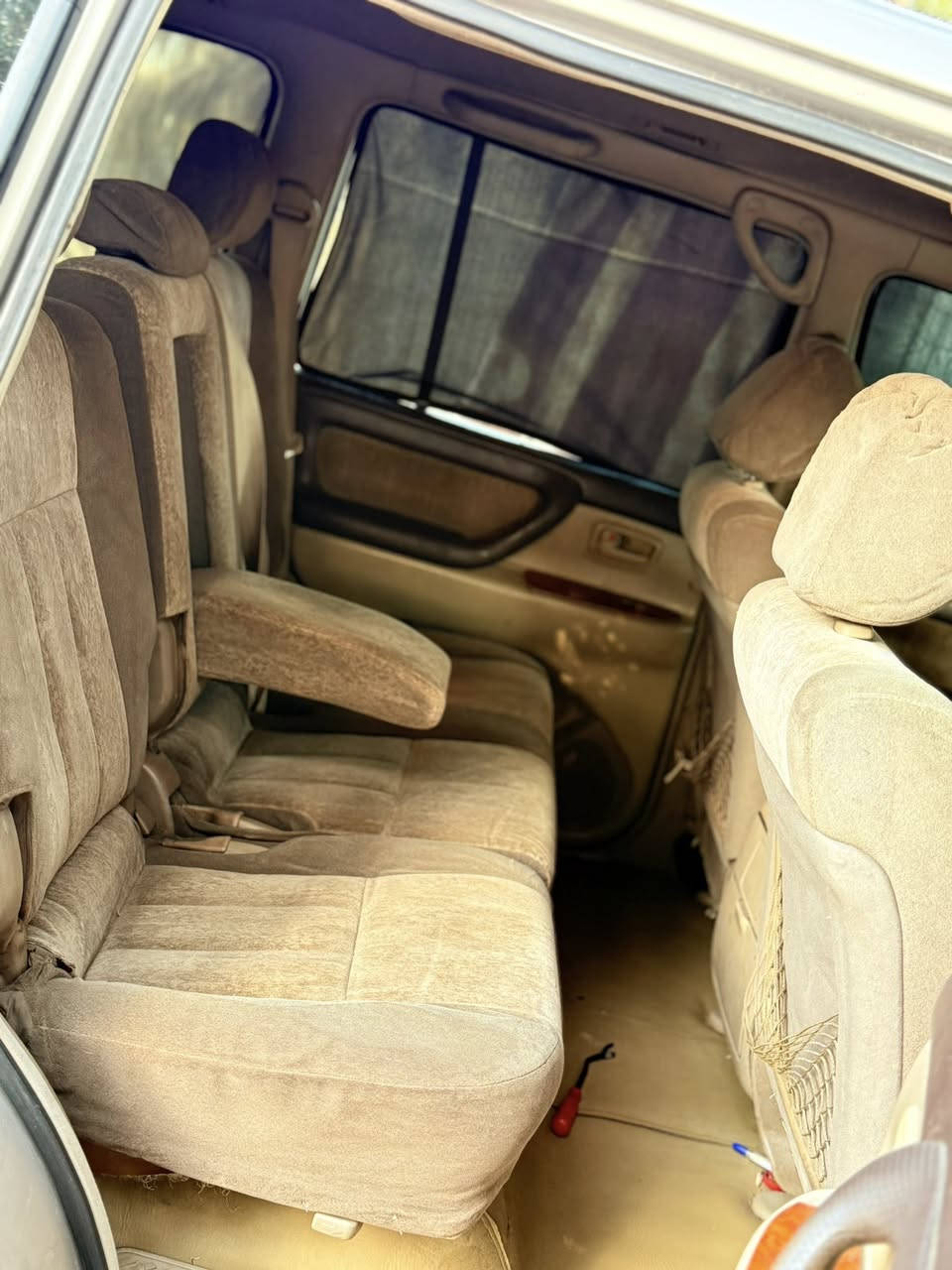 السلام عليكم لاند كروز للبيع موديل2002 مكينه4700 V8 وارد سعودي فوول مواصفات ماعده الفتحه السياره مكفوله من الصبغ والضربه كلها على وضع الشركه تبريد مركزي ثلاجه شغاله رقم صلاح الدين مشروع وطني تخم تاير ياباني يوكوهاما منضومة تبريد كلها جديدة السعر 165وبيها 
رقمي ***********
