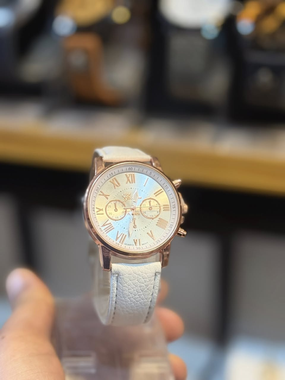 #عروضنا للعيد ساعات رجالي ونسائي 
        فقط ب 5 
الانبار هيت حي الجمعيه شارع حامي مقابل مجمع الملكه 
***********
