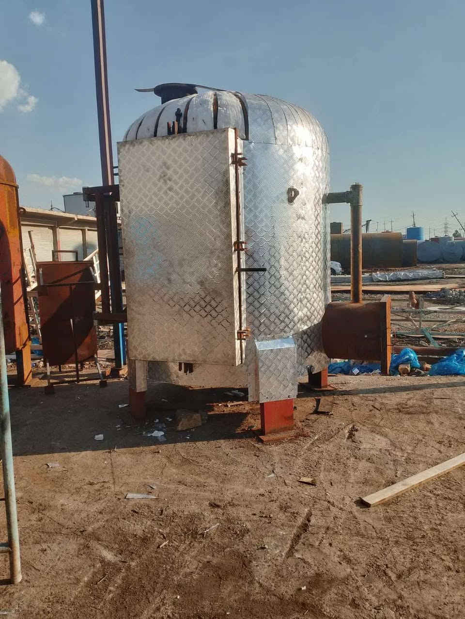 حدادة الشمري لكافة الأعمال الهندسية وتصنيع الخزانات وسايلوات الاسمنت وافران الفحم يوجد لدينا افران فحم مغلفه بعازل حراري وبدون عازل حسب الطلب للتواصل على الرقم التالي ***********

