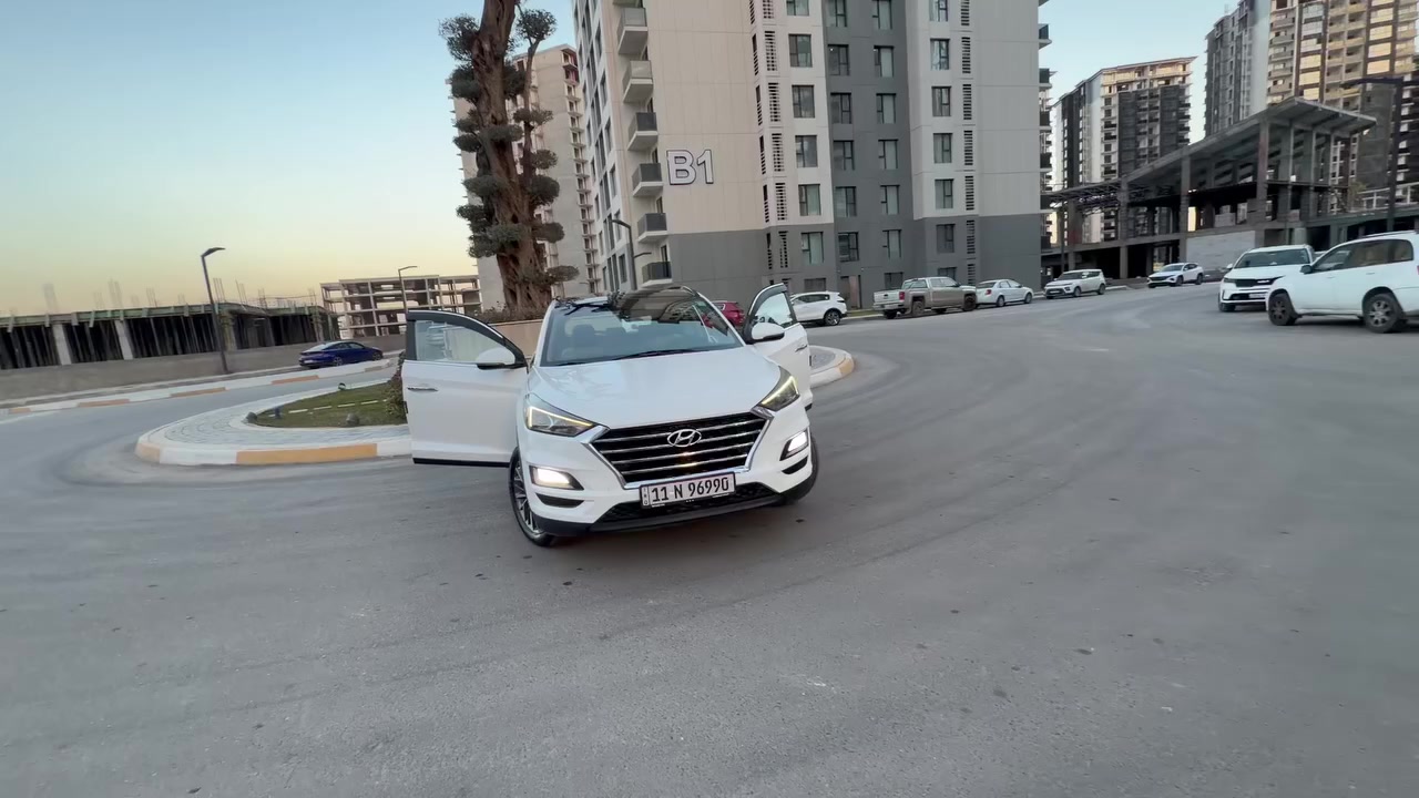 يالله اللهم صل على محمد وال محمد ... هيونداي توسان ٢٠١٩ خليجي وكالة فول مواصفات
العداد / ١٣٤ الف كيلومتر حقيقي قابل للزيادة

المواصفات / بانوراما -بصمة وبصمة ابواب- مري كهرباء -مقاعد جلد وكرسي السايق كهرباء - حساس امامي وخلفي - كامرا خلفية - تحكمات واوامر صوتية وشاشة ابل كاربلي وغيرها

 * السيارة مرقمة بغداد وعليها تخم تايرات جديد ودهن وفلاتر جدد وصدر جديد يعني كاملة مكملة 

ملاحظة / السيارة نطخت عدنا ابغداد وصار بيها تبديل جاملخ امامي جهة السكن بدون اي دواخل وبدون ايرباك موضح داخل الفديو 

السعر / ١٨،٨٠٠ $ وبيها مجال بسيط ... الشراي يتصل ويدلل *********** واتساب وغير متواجد على الفيس /  مكانها بغداد
