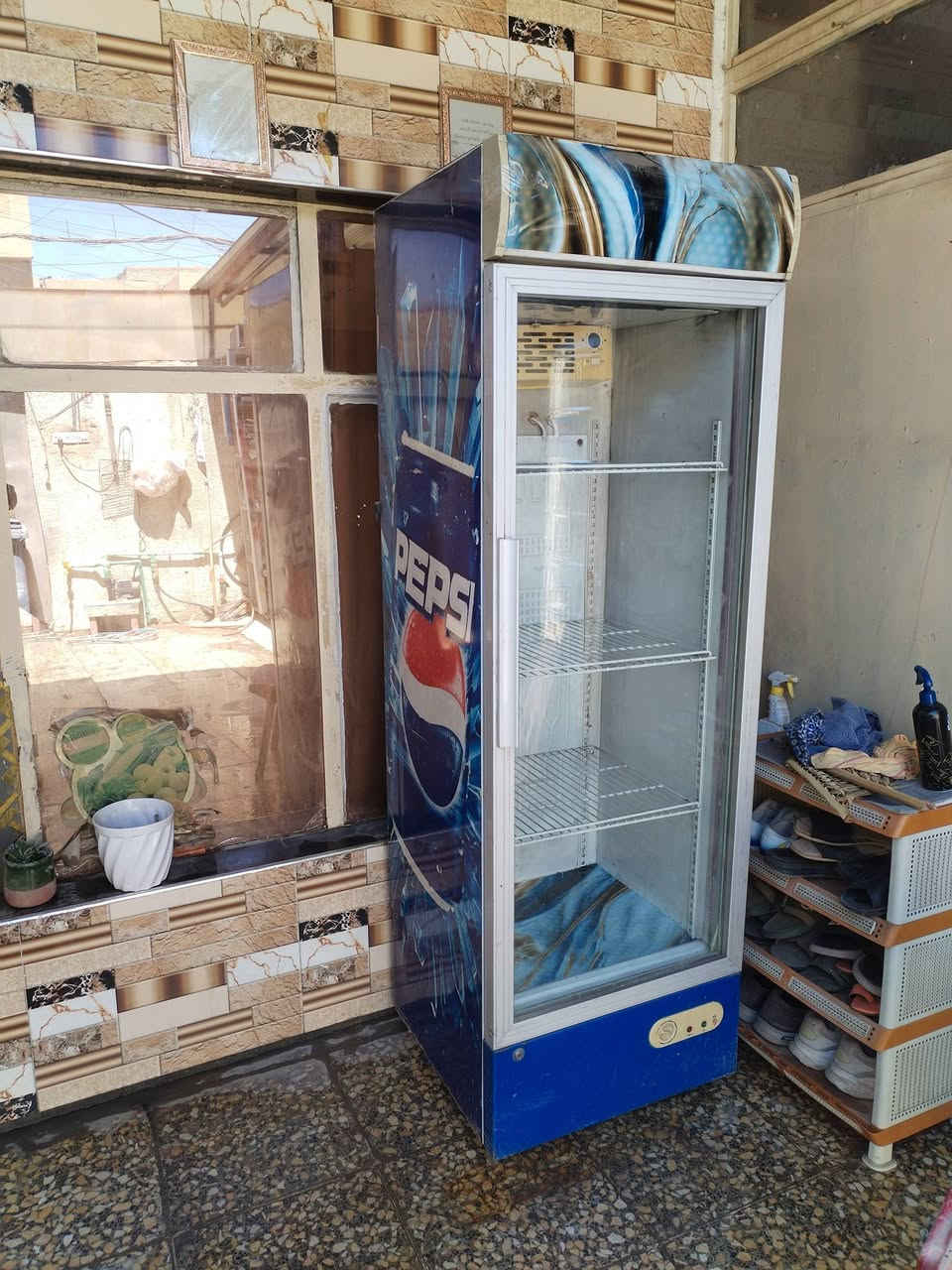 عارضات عمودي عدد 3 شغالات السعر كلهن 500 قفل العنوان بغداد حي اور الشراي يتصل على هذا الرقم ***********
