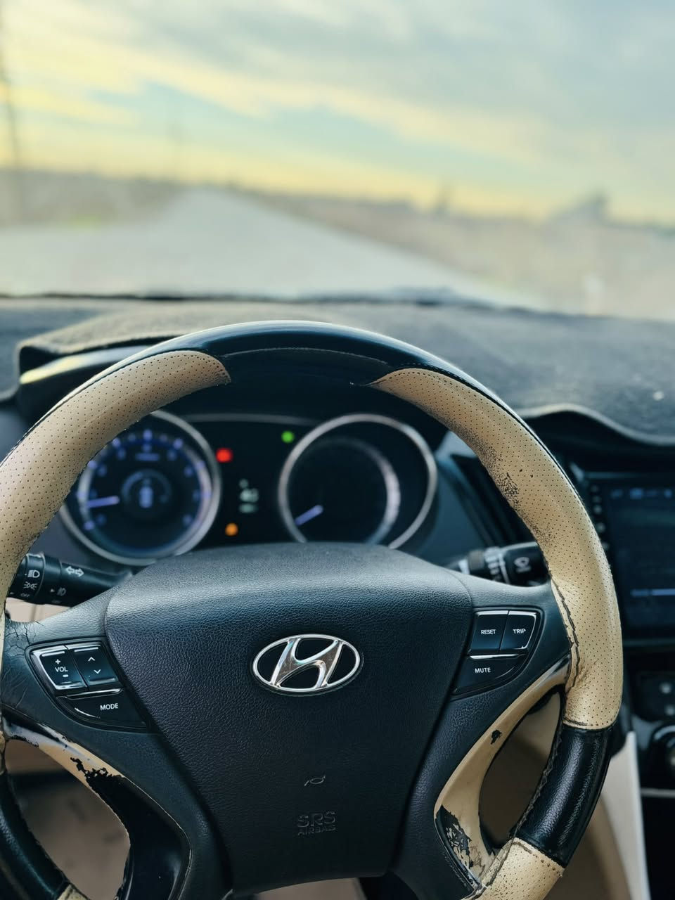 السلام عليكم 
سوناتا خليجي اسود 2011 رقم سليمانيه جديد السياره خير من الله فول مواصفات 
بصمه وتنته سقف تحكم ستيرن محرك وكير مامفتوح تخم تاير جواها السياره مال جناي تحويل ثاني يوم 
سعر السياره 110$وبيها مجال حك الجيه 
مكان السياره  صلاح الدين الدجيل والف هلااا 
رقم صاحب السيار//***********
