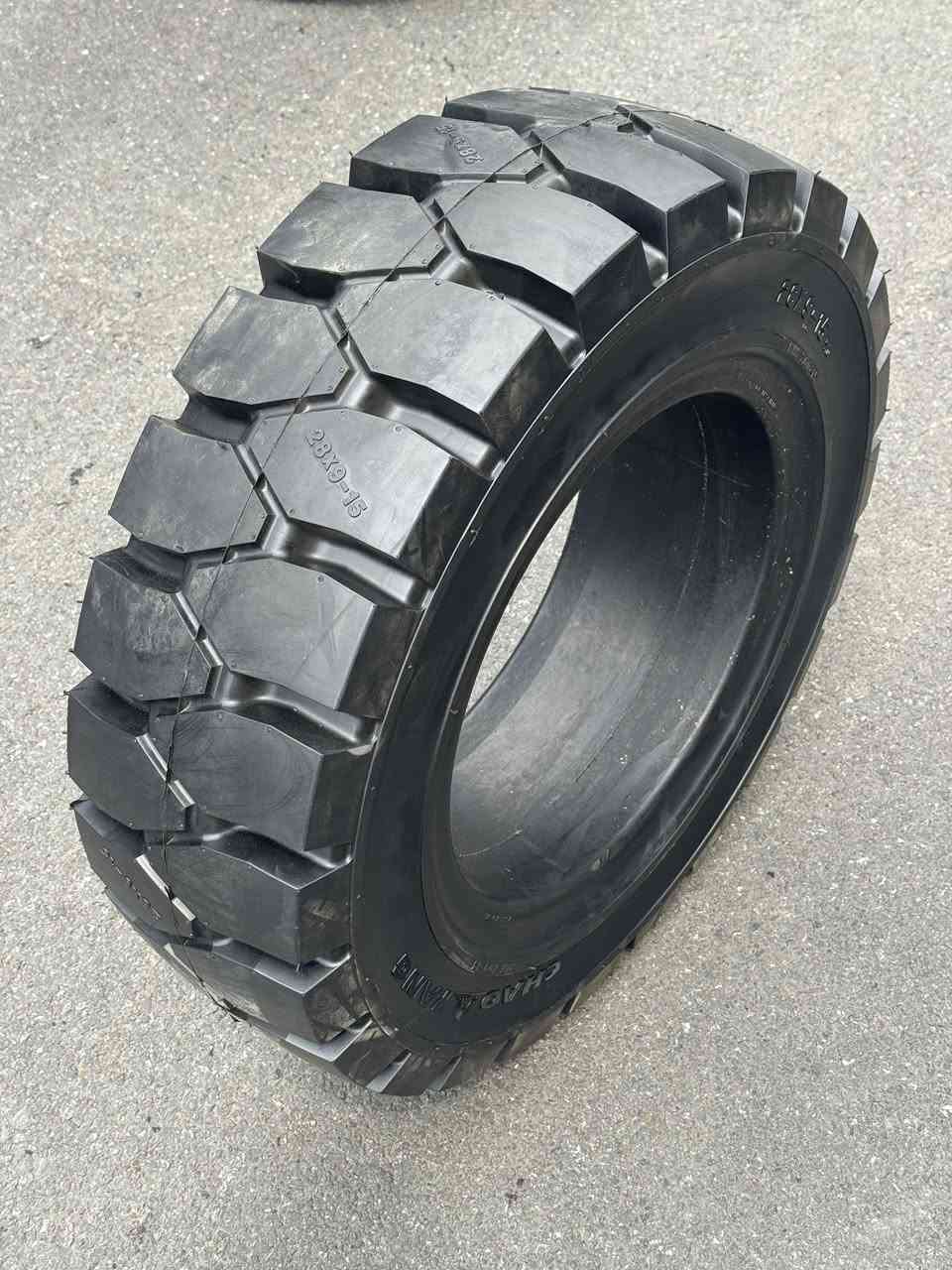 Premium 28*9-15 solid forklift tires for 3-3.5t forklifts.
No flats, long lifespan, bulk discount available.
Message me for details!
What size forklift tires do you need? Comment below


**إذا كنت صاحب هذا الإعلان وتريد حذفه لأي سبب، رجاءا أرسل رسالة إلى الدعم الفني**