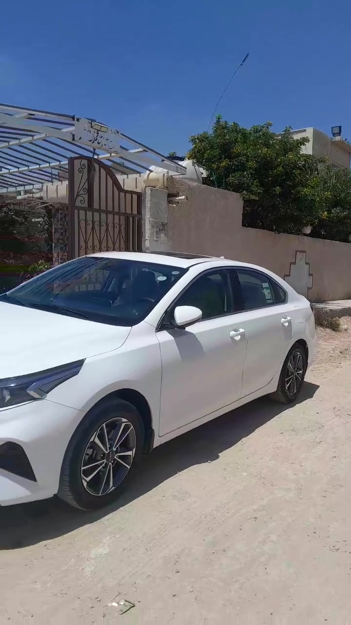 السلام عليكم سيراتو ٢٠٢٤للبيع فول مواصفات١٦٠٠ ماشيه ٥٠ الف ١٨٥وبيها مجال مكان السياره واسط العزيزية ***********و***********
