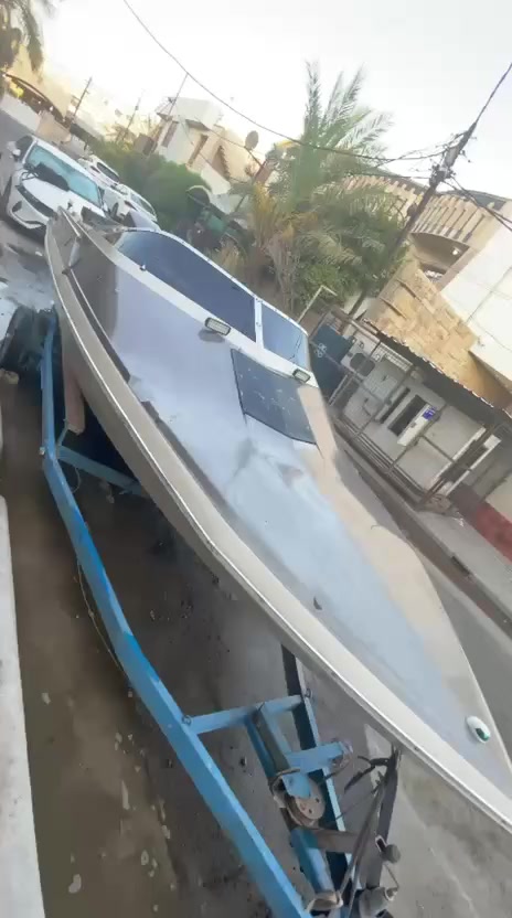 سلام عليكم للبيع زورق جدا نظيف مع محرك 200 ياماها شغال وجاهز  دوشمه وكهربائيات درجة اولى وغرفه شخصين بس بدون عربه سعر مناسب 65$ اتصل وتدلل ***********
